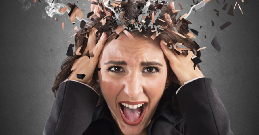 Mulher com sintomas de ansiedade.